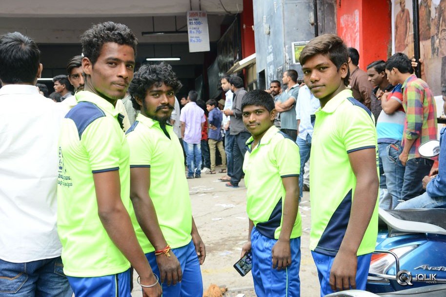 Jai-Lava-Kusa-Movie-Hungama-at-RTC-X-Roads